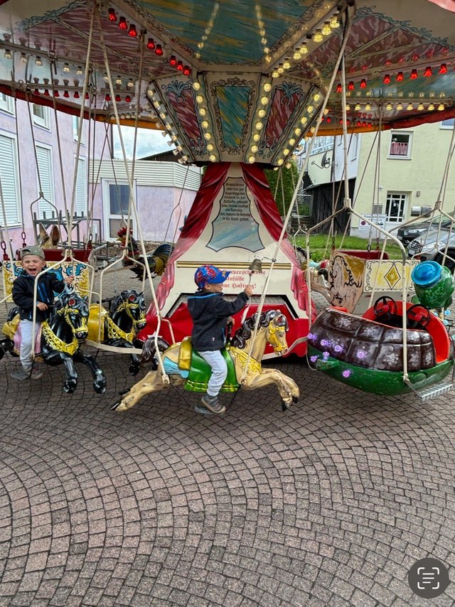 Nostalgisches Kinderkarussell auf der Hallerstraße