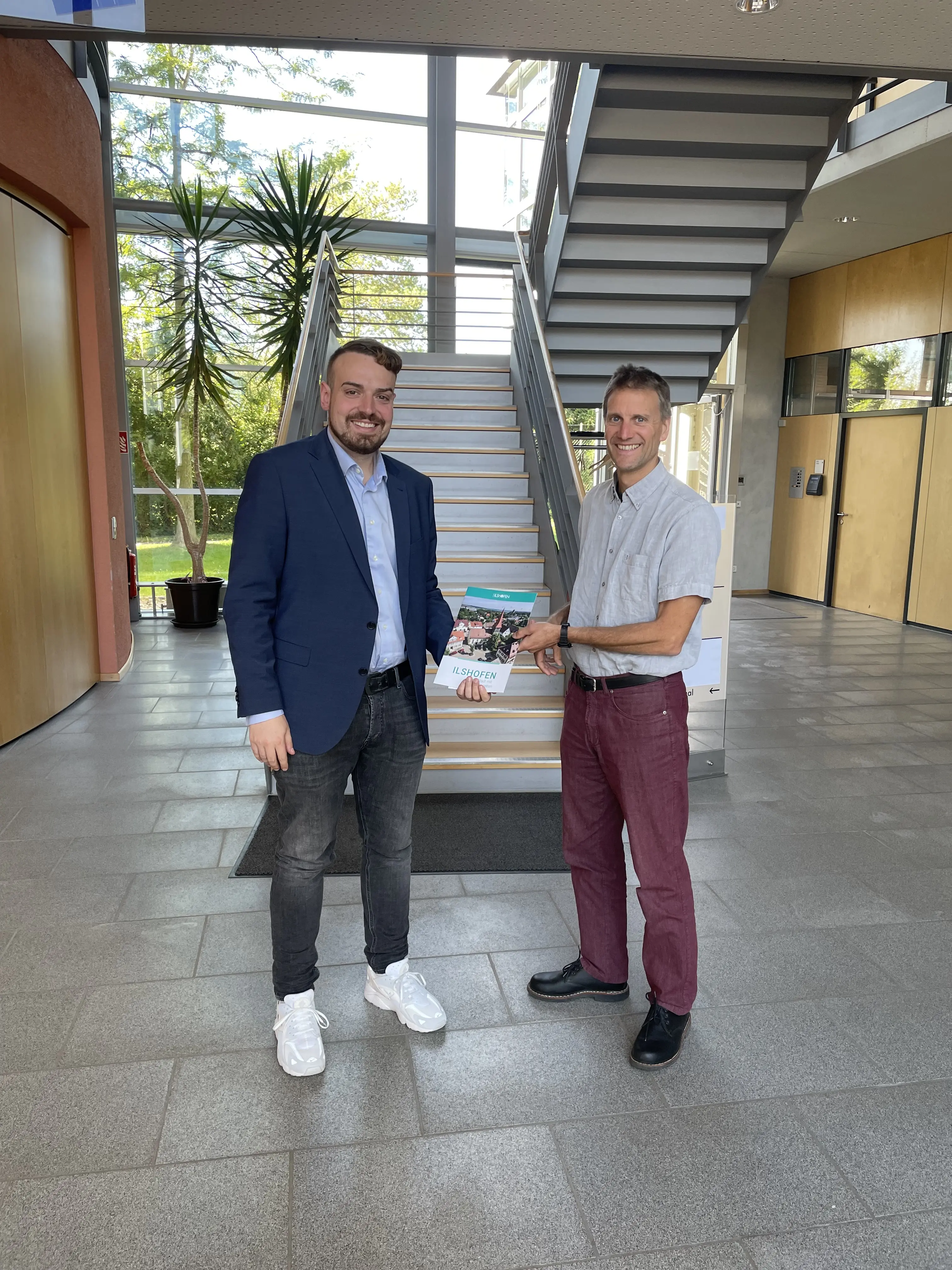  Valentin Abel und Martin Blessing im Rathausfoyer