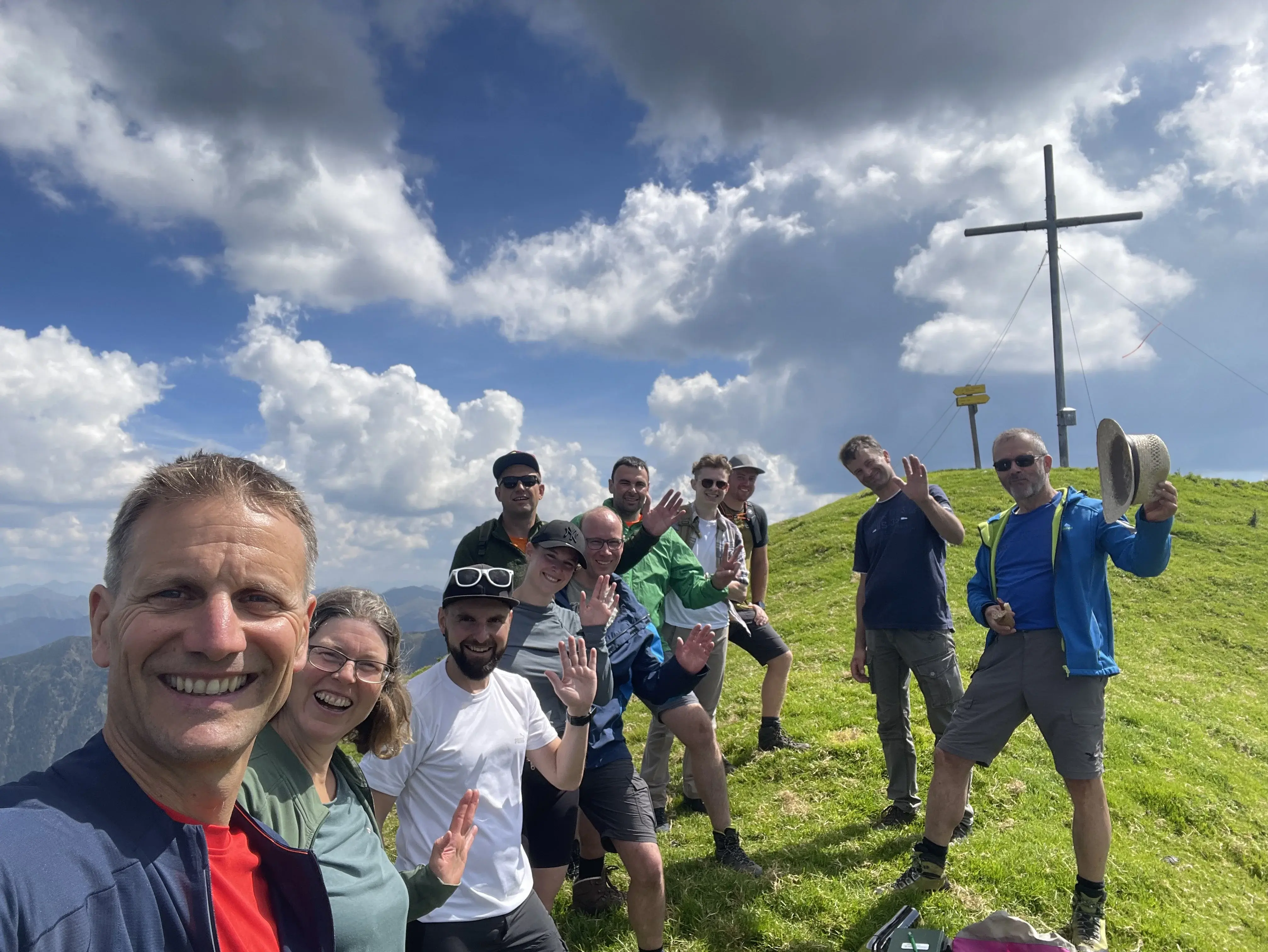 Wandergruppe am Gipfel in Sölk.