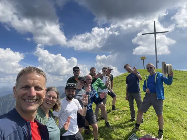 Wandergruppe am Gipfel in Sölk.